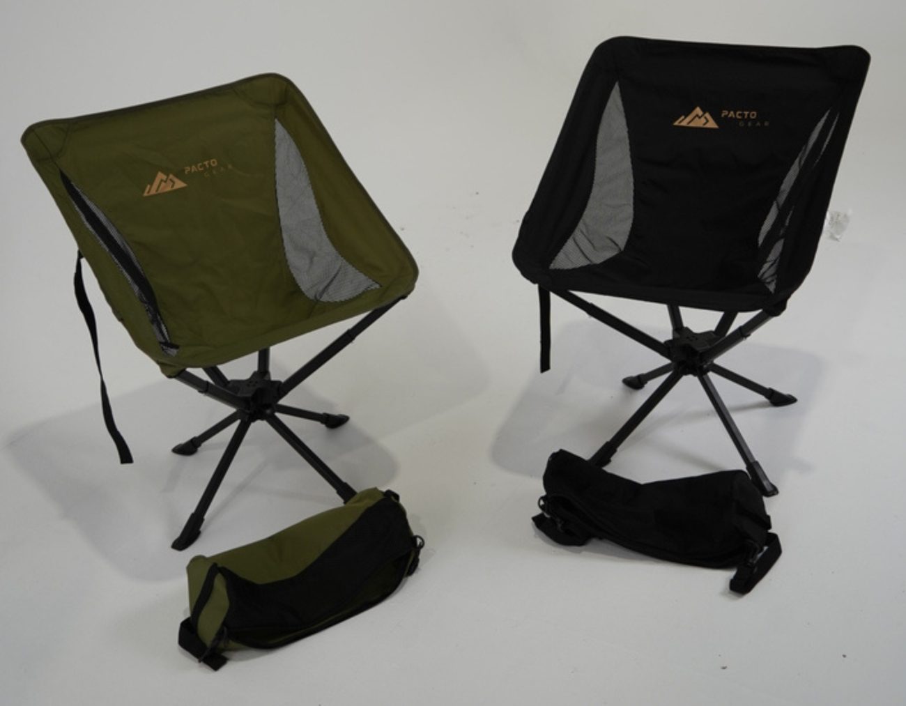 The Pacto in olive green and black, each beside its packed carry bag